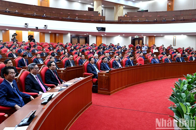 越共十三届中央委员会第十次全体会议公报（第三号）