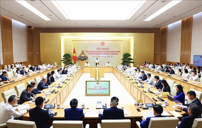 范明正总理与商业银行召开会议 加快推进国家经济社会发展