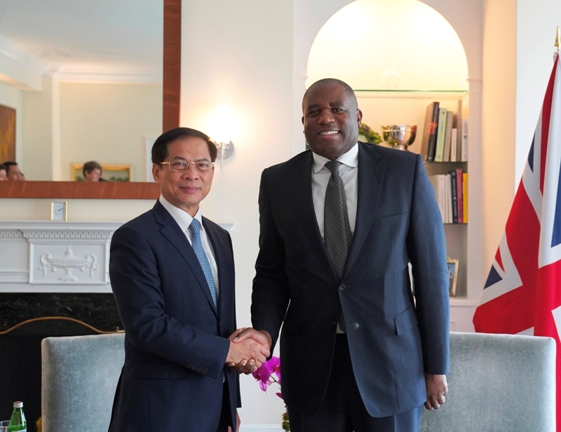 越南政府副总理兼外交部部长裴青山在联合国大会间歇举行双边活动