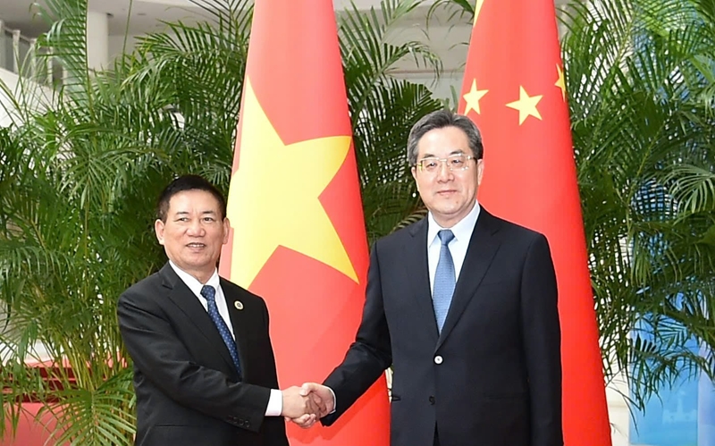 越南始终将巩固和发展越中两国关系视为战略选择