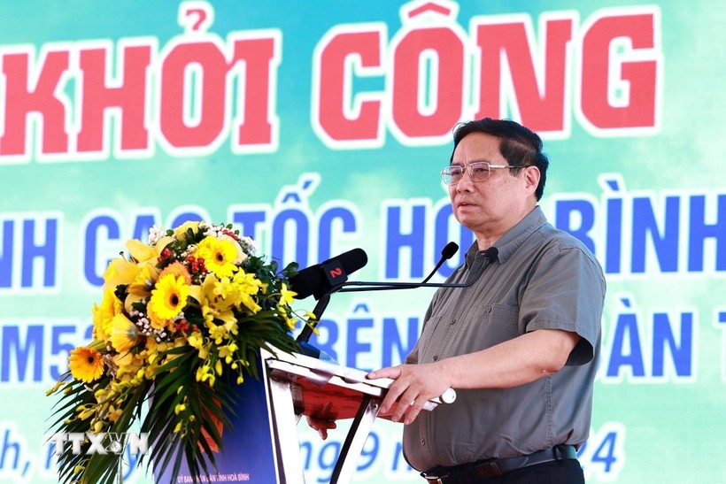 越南政府总理范明正出席和平-木洲高速公路开工仪式