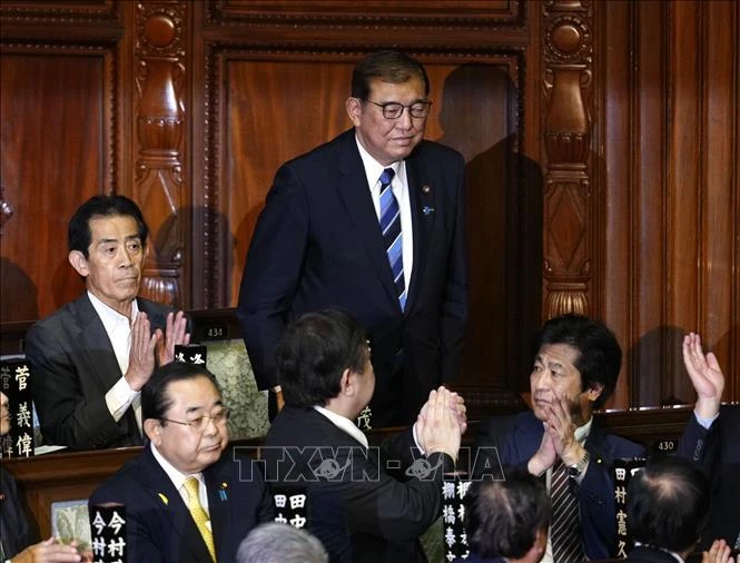 越南政府总理范明正致电祝贺石破茂当选日本首相