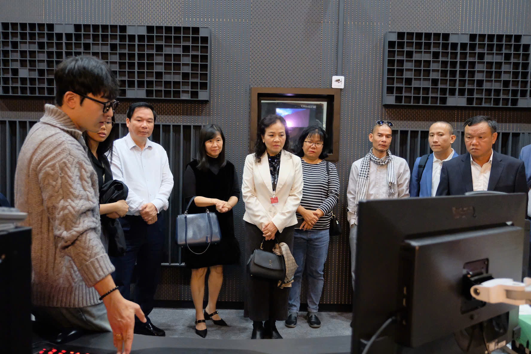 越南在釜山国际电影节上寻找电影发展合作机会