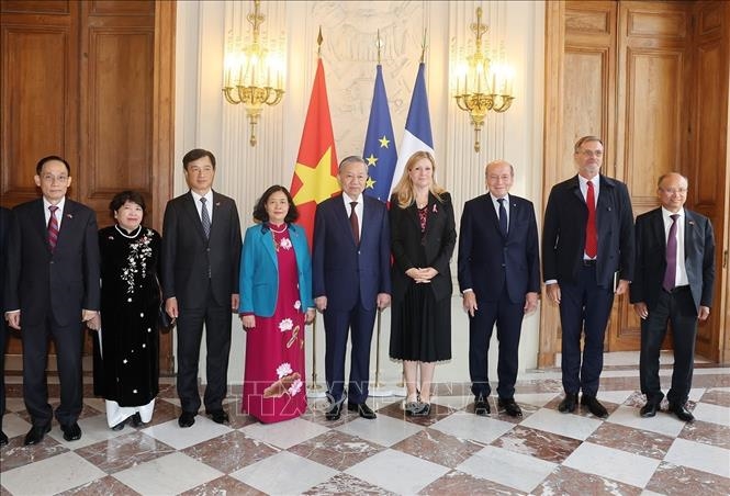 越法致力将两国战略伙伴关系提升至新水平