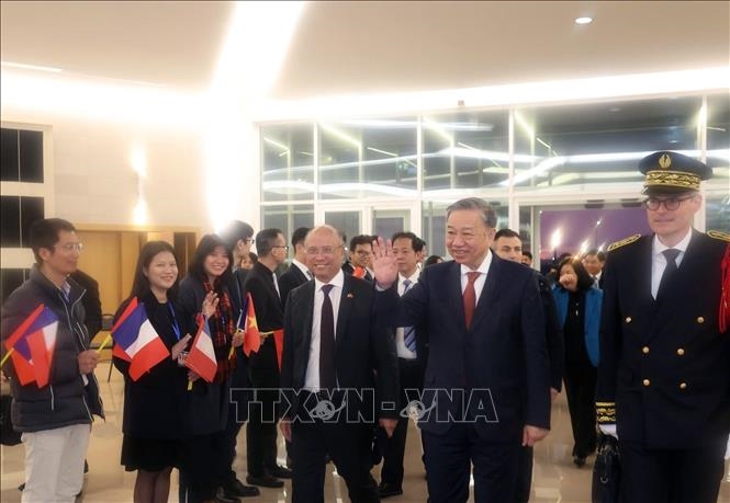 苏林总书记、国家主席圆满结束对法国进行的正式访问