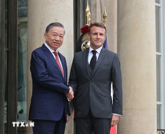 越法两国发表关于将双边关系提升至全面战略伙伴关系的联合声明