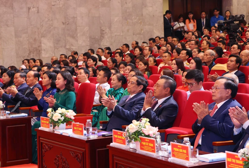 越南政府总理范明正出席“首都优秀公民”及“好人好事”表彰大会