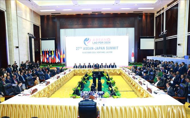 越南政府总理范明正出席东盟-日本峰会并发表讲话