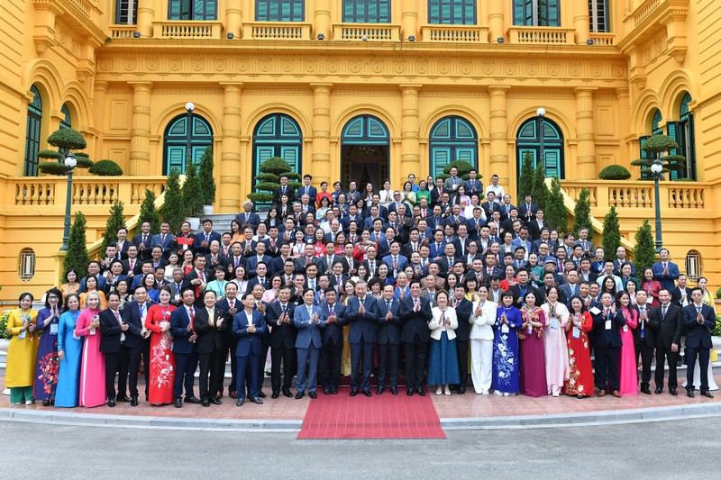 越共中央总书记、国家主席苏林会见优秀工商界代表