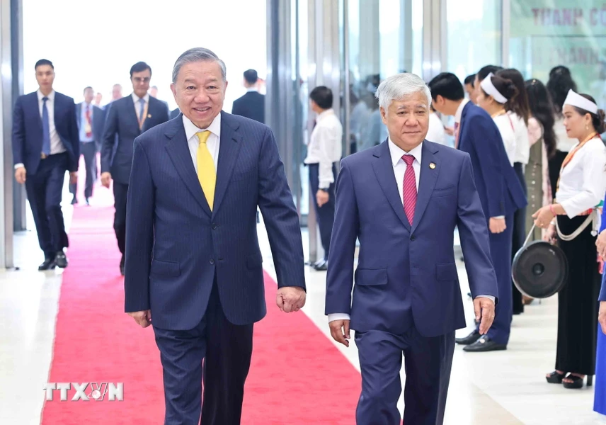 越南祖国阵线第十次代表大会在河内隆重开幕（组图）