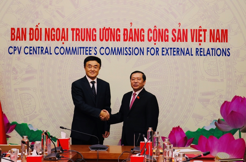 加强越中两国宣传理论机构合作