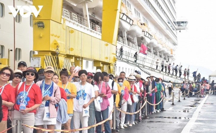 乘坐游轮来岘港的游客大幅增加