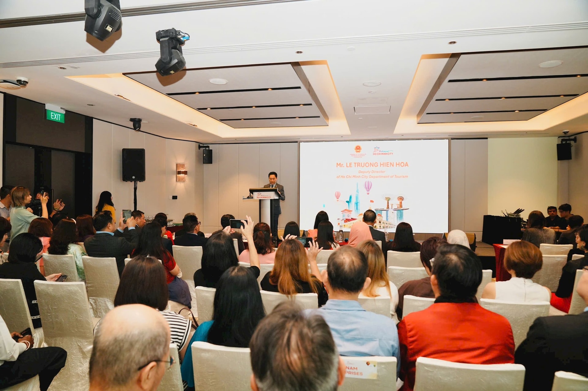 越南在新加坡亚洲国际旅游展览会上寻求旅游发展经验和机会