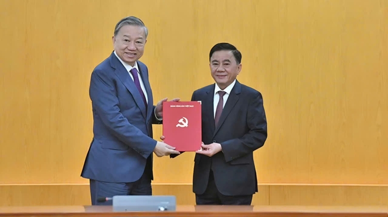 越共中央政治局分工陈锦秀同志担任中央书记处常务书记