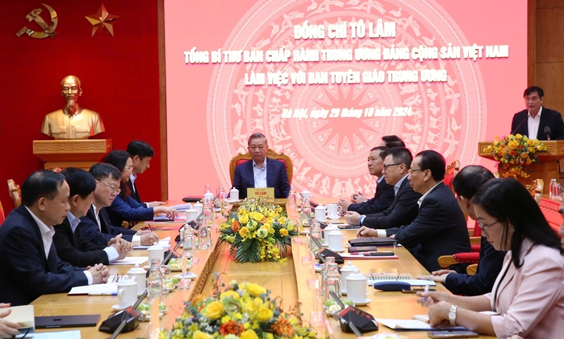 越共中央总书记苏林与中央宣教部召开宣教工作会议