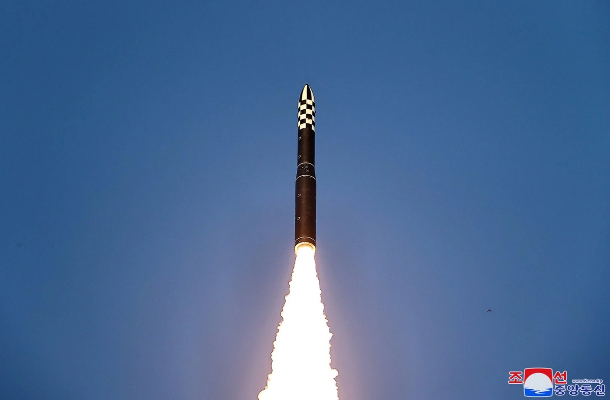 朝鲜向朝鲜半岛以东海域发射疑似弹道导弹的物体