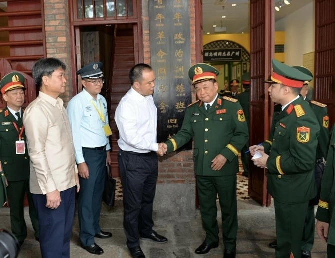 越南国防部高级代表团对中国广东省进行工作访问