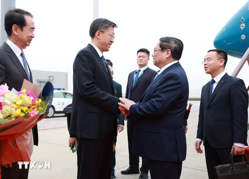 越南政府总理范明正抵达中国昆明 开始出席GMS、 ACMECS 和 CLMV之行（组图）