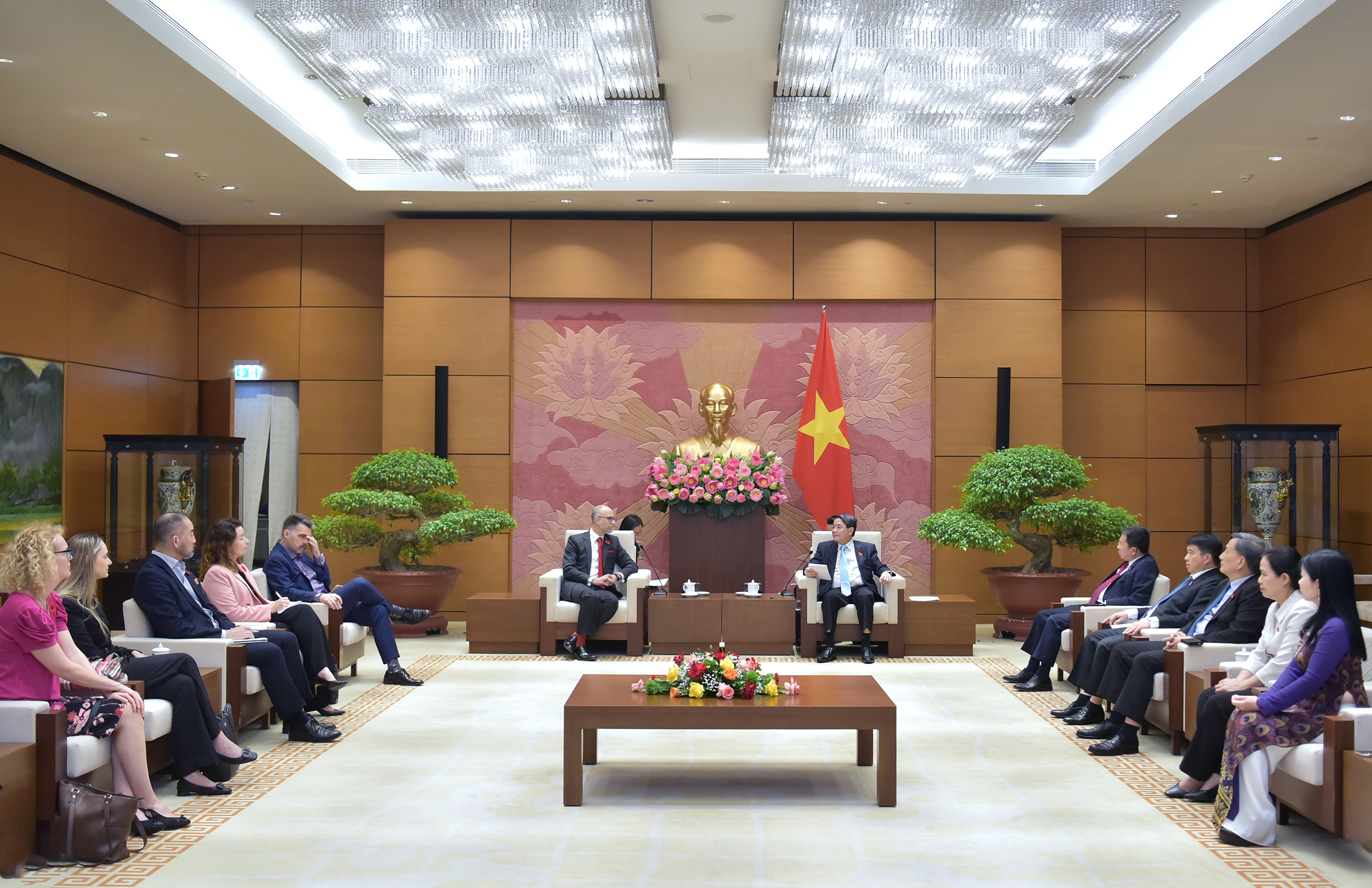 推动越南与加拿大全面伙伴关系不断向前发展