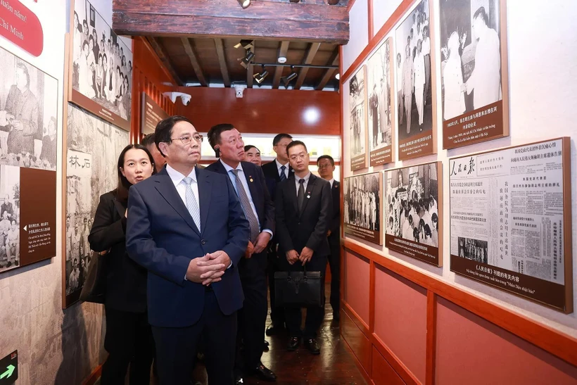 越南政府总理范明正参观云南省昆明市胡志明主席旧居