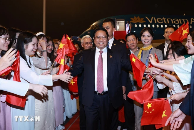 越南政府总理范明正抵达中国重庆市（组图）