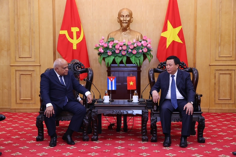 胡志明国家政治学院院长会见古巴驻越南大使