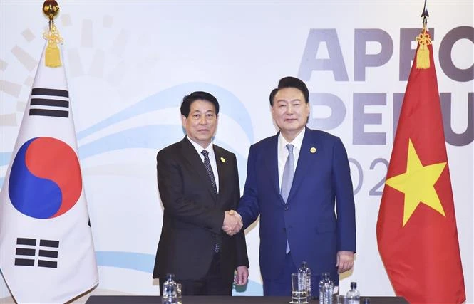 APEC 峰会：越南国家主席梁强会见韩国总统尹锡悦