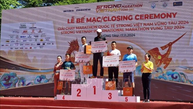 6000余名运动员参加2024年头顿越南强壮国际马拉松赛