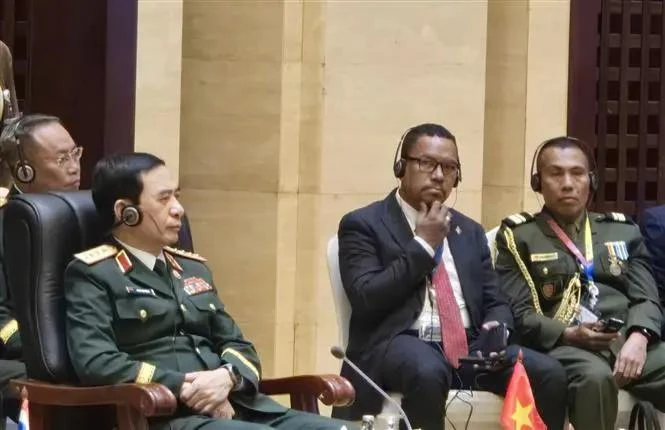 越南出席东盟与美国国防部长非正式会议