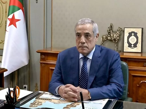 政府总理范明正向阿尔及利亚民主人民共和国新任总理致贺电