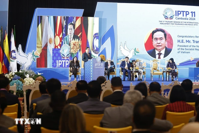 越南国会主席陈青敏出席国际宽容与和平议会第11届会议并发表重要讲话