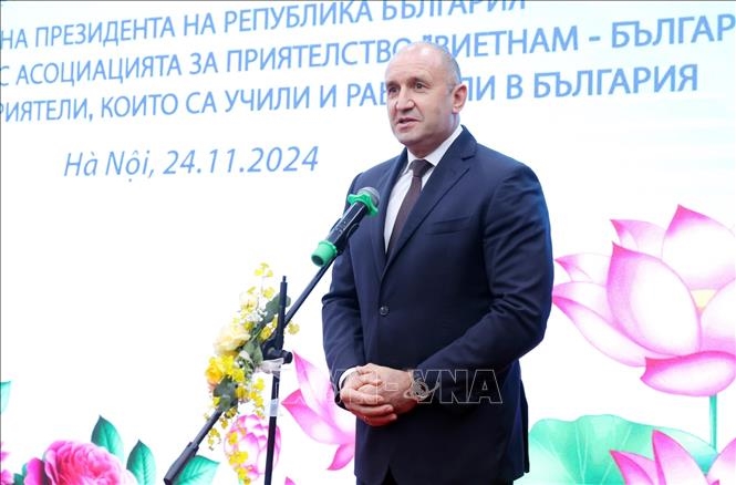 保加利亚共和国总统鲁门·拉德夫会见曾在保加利亚学习、工作的越南友人