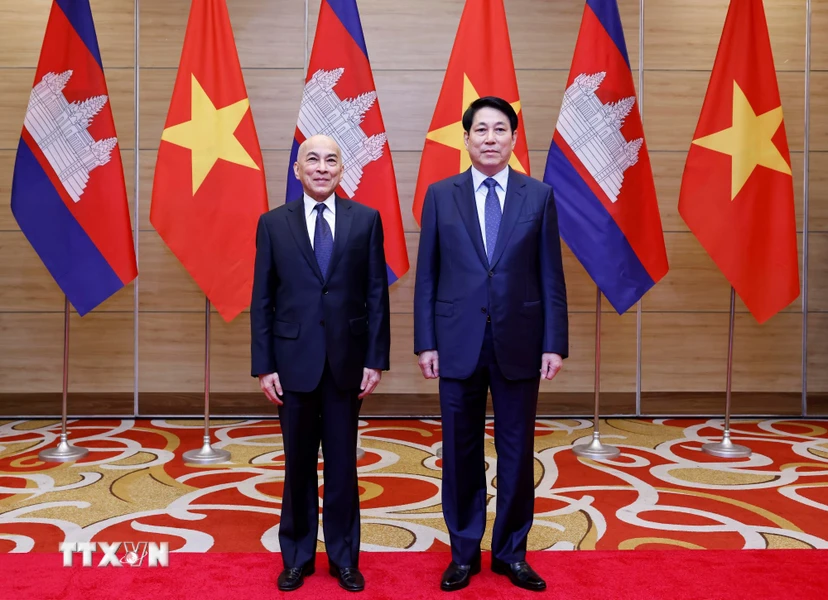 越南国家主席梁强设宴招待柬埔寨国王诺罗敦·西哈莫尼（组图）