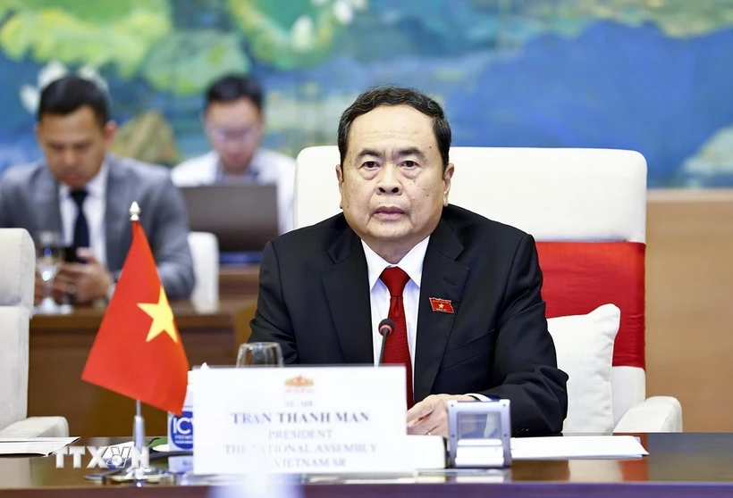 新加坡国会议长欢迎越南国会主席陈青敏到访