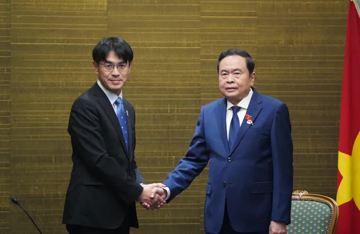 越南国会主席陈青敏会见日本奈良县知事山下真