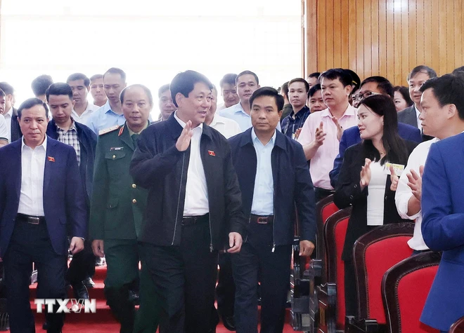 越南国家主席梁强会见清化省常春县选民