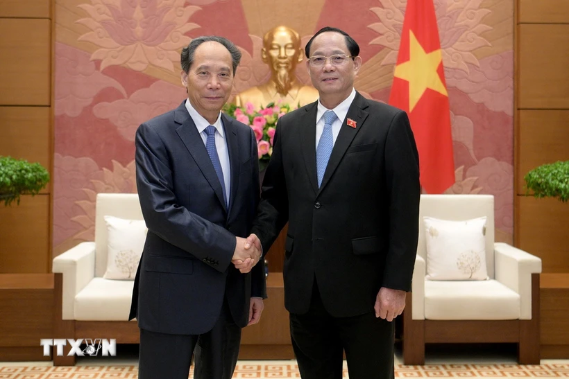 越南国会副主席陈光方会见中国国际交流协会代表团