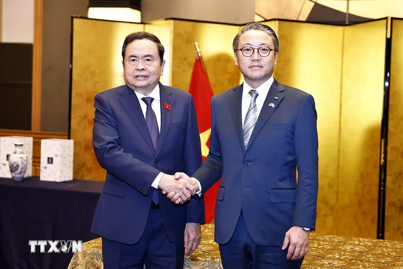 越南国会主席陈青敏会见日本长崎县知事