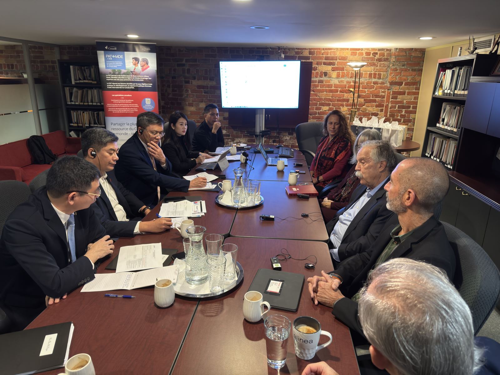 越加两国携手推进少数民族同胞支持工作