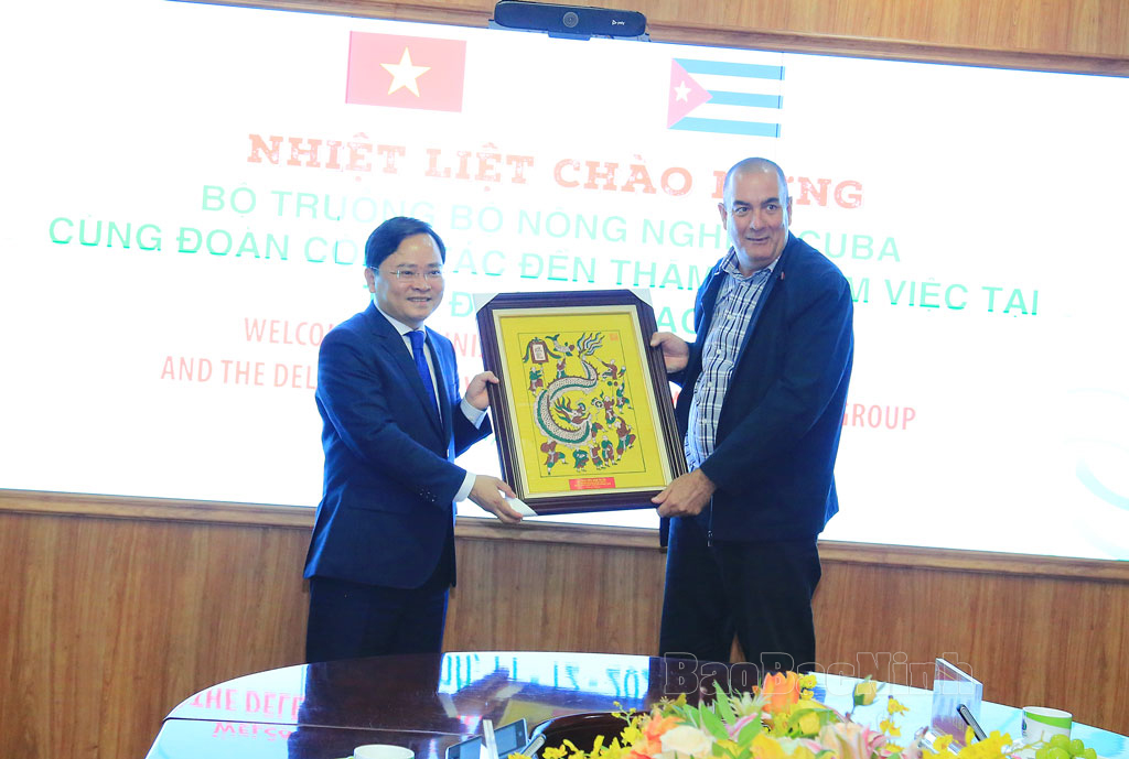 北宁省委书记阮英俊会见古巴农业部部长