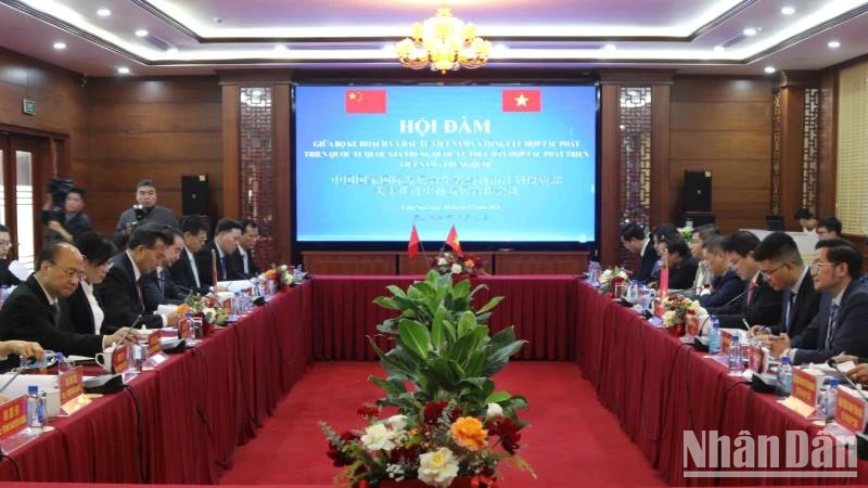 越中两国推动多领域合作