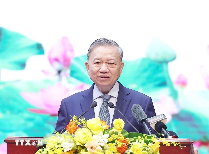 苏林总书记：军队青年要树立远大志向