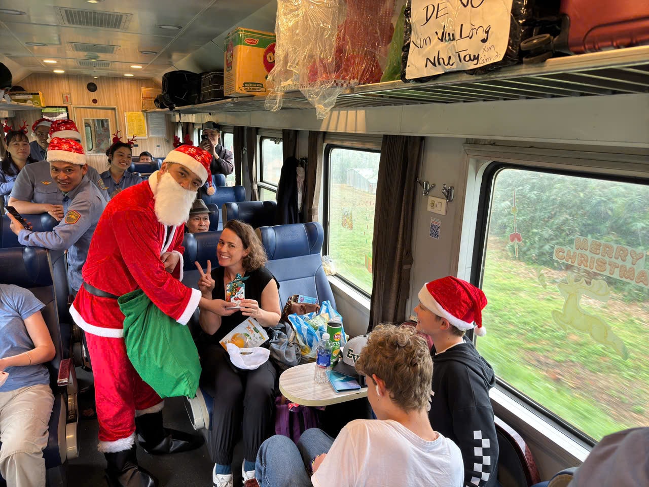 大叻市至凉寨女黄号优质旅游列车正式投入运营