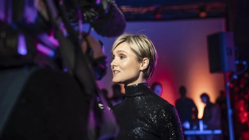 越南政府总理范明正向冰岛当选总理致贺电