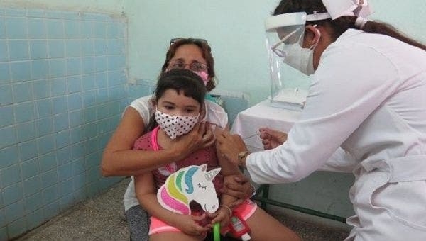 Куба первой в мире начала вакцинацию от COVID-19 детей с 2 лет
