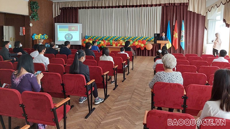 Открытие класса вьетнамского языка в специализированной школе №251 имени президента Хо Ши Мина на Украине