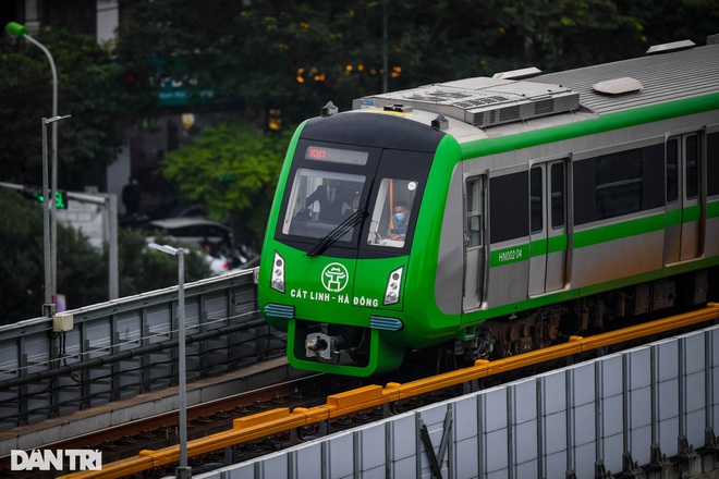 Церемония передачи городской железной дороги Катлинь-Хадонг