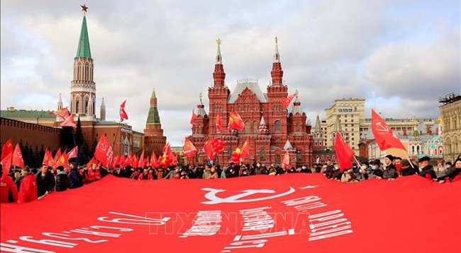 В Москве прошла акция в честь 104-й годовщины Октябрьской революции