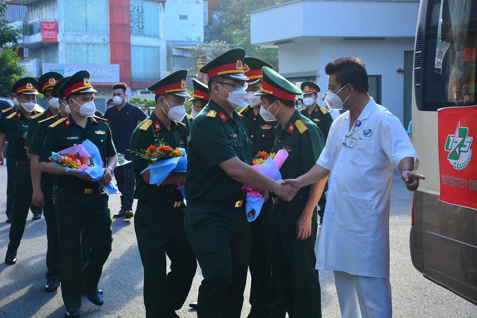 Врачи и медсёстры отправляются в Чыонгша с миссией