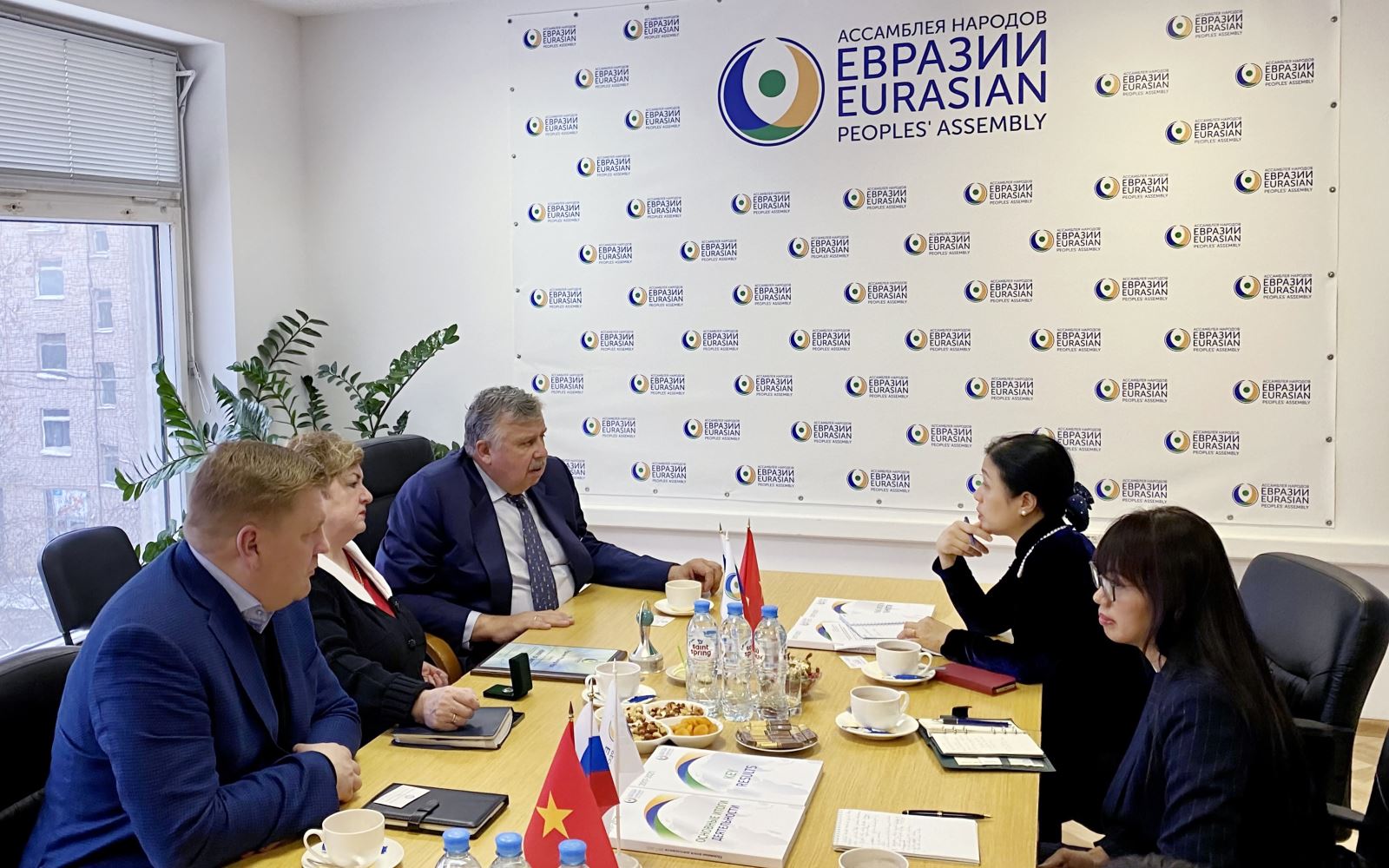Председатель Союза обществ дружбы Вьетнама провела рабочую встречу с Ассамблеей народов Евразии